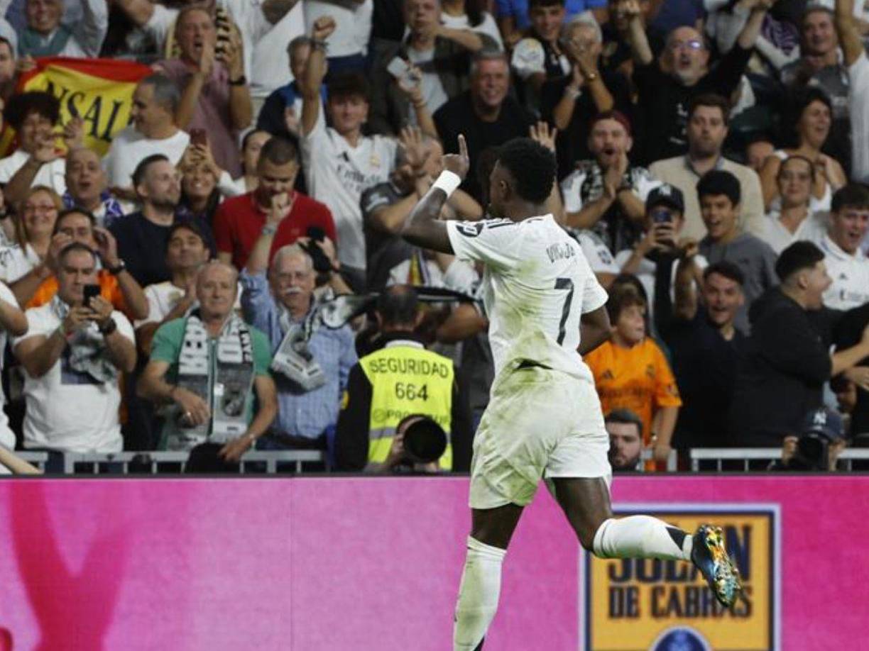 La afición ovacionó a Vinicius y pidió el Balón de Oro para el astro brasileño. 