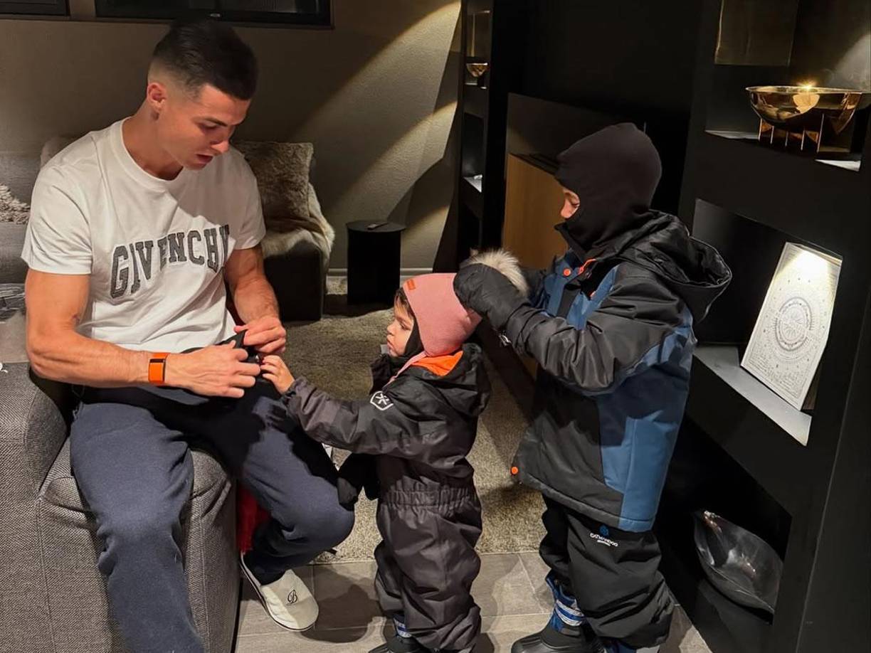 El exfutbolista del Real Madrid es un hombre muy familiar y cada vez que tiene tiempo libre en sus equipos, aprovecha para pasar con sus seres queridos.