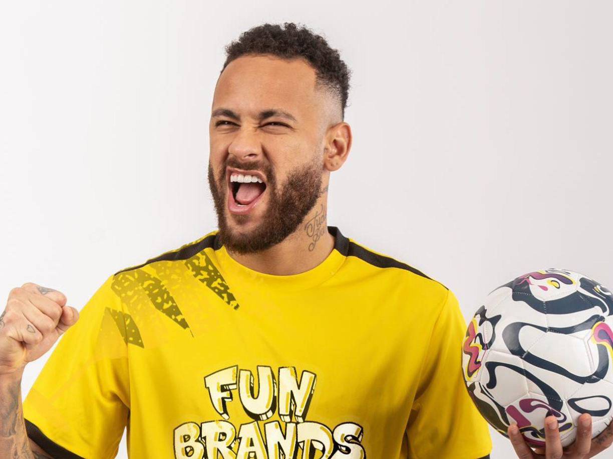 El delantero parece que disfrutó de su experiencia como conductor durante un día mientras continúa con su proceso de recuperación para volver a los terrenos de juego. 