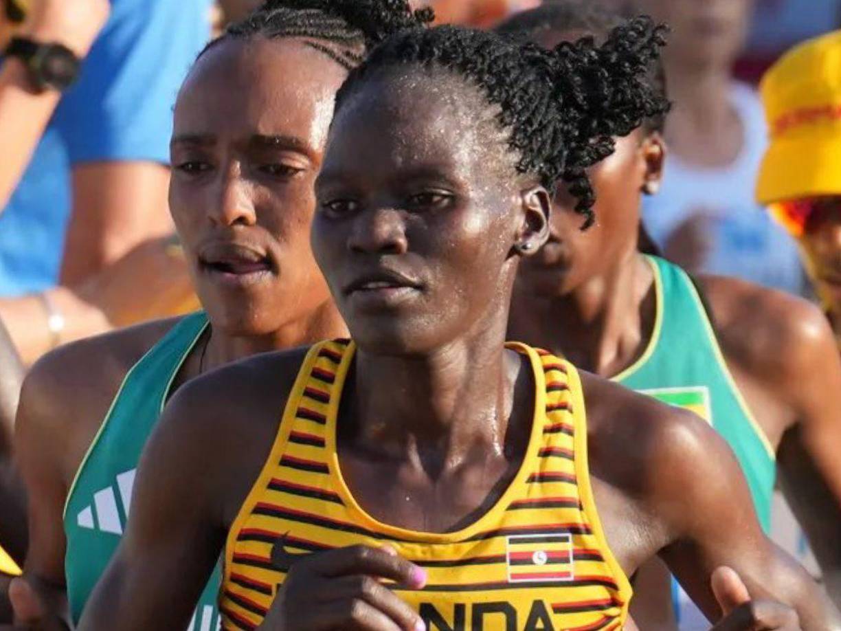 En el lugar de los hechos se encontraron un bidón amarillo de cinco litros, una bolsa, un Marvin negro y un móvil quemado que pertenecía a la atleta, informa Daily Nation.