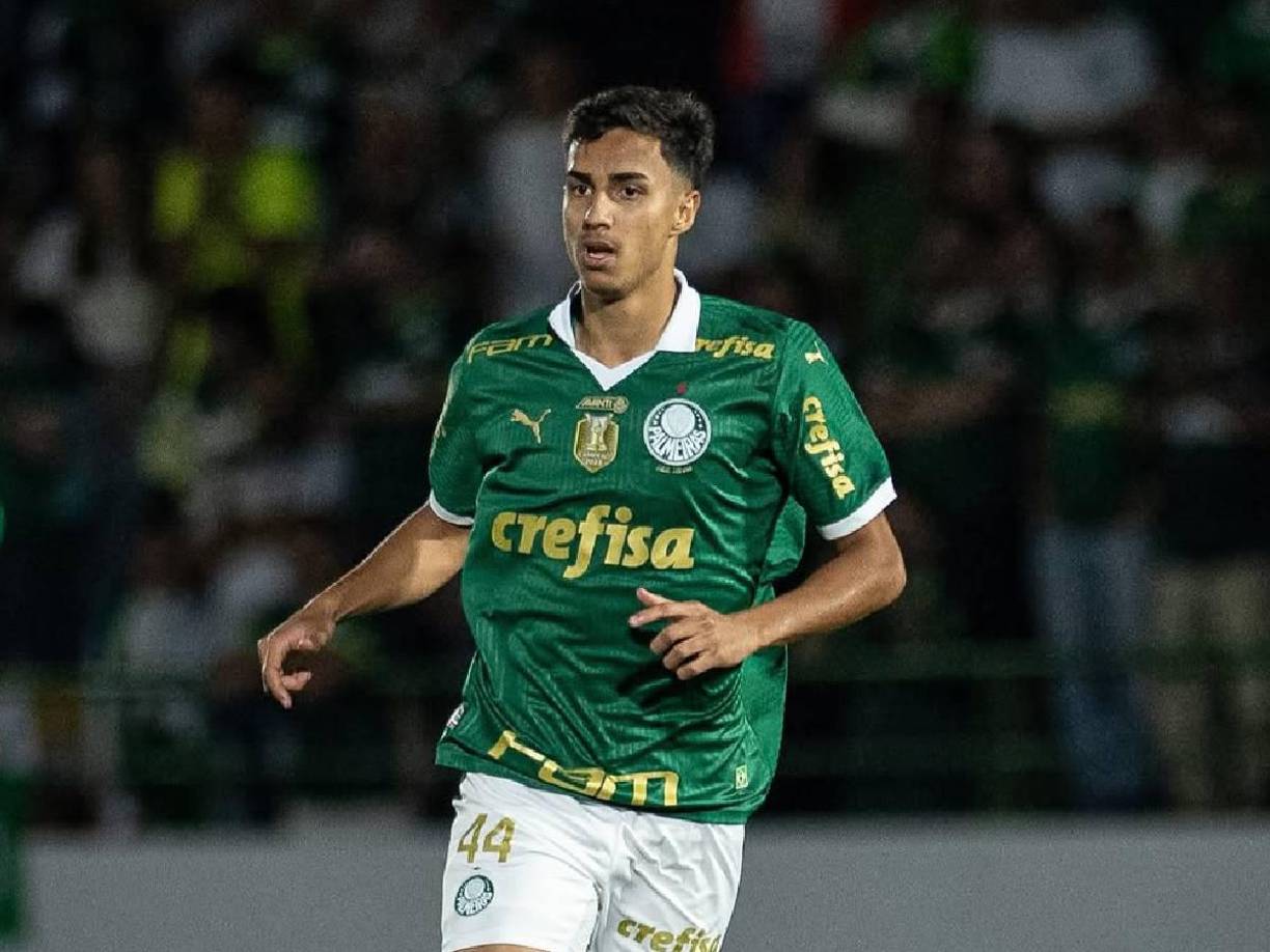 Según informa Sky Sports, el Chelsea y el Arsenal quieren a Vitor Reis, central del Palmeiras de Brasil y mismo que tiene en la mira del Real Madrid.