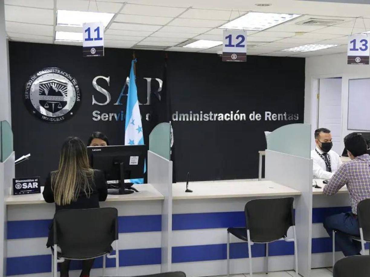 El pago de reposición también se puede hacer con su banca en línea, siempre presentando los mismos documentos. El documento puede obtenerlo en línea e imprimirlo o si prefiere se aboca a las oficinas del SAR ubicadas en la primera calle a retirar su documento en físico.