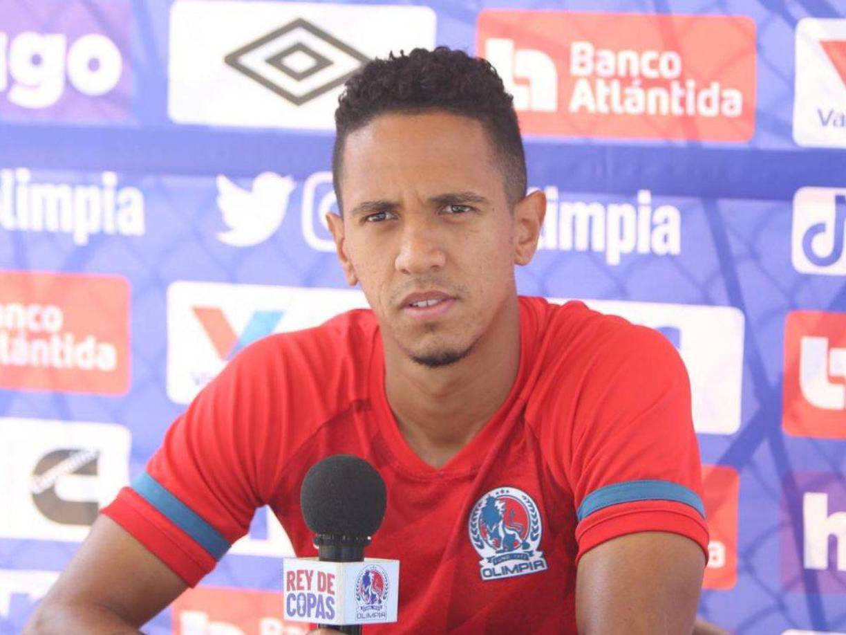 Yan Maciel: El volante brasileño al parecer seguiría en las filas del Olimpia a petición de Pedro Troglio.