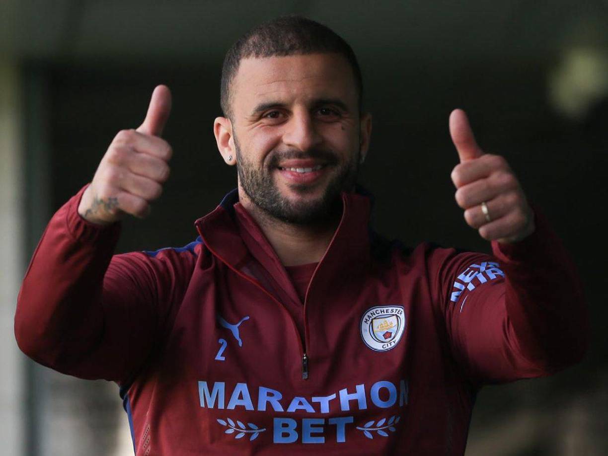 Según relata el medio The Sun, Walker se encuentra en una situación crítica, sin poder accionar contra ninguna de las dos mujeres que viven en su propiedad.