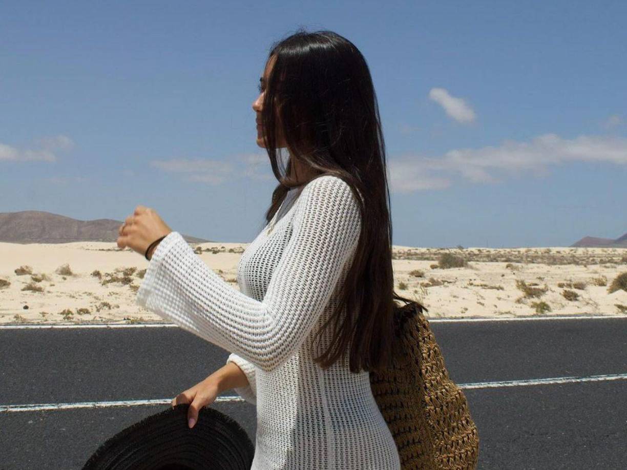 Ana goza de gran popularidad en las redes sociales .