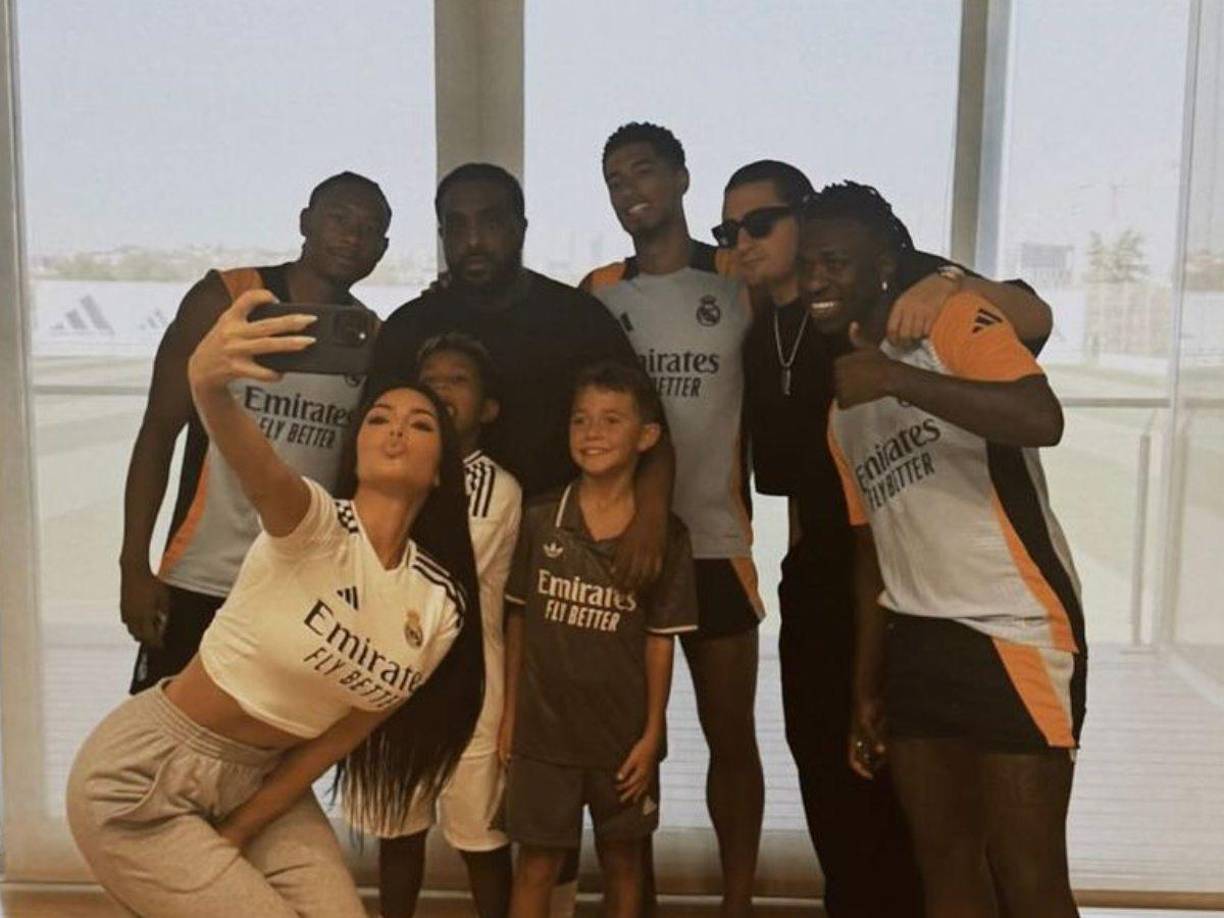 El pasado 1 de septiembre, Kim Kardashian visitaba las instalaciones de Valdebebas (la ciudad deportiva del Real Madrid) junto a dos de sus hijos.