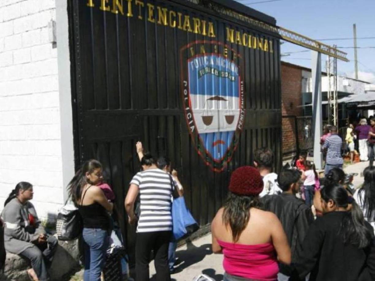 Aparte de Bonilla, los demás agredidos fueron Gilbert Reyes, implicado en el asesinato de tres mujeres en Roatán; José “Chepito” Handal, condenado a 16 años por lavado de activos; el exadministrador de la Pandilla de 18 años, Jesús Valmaña Cruz, condenado a 63 años por diversos delitos; así como el extraditable José Rafael Sosa Méndez, alias “Chafalo”.