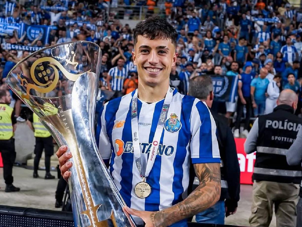 Según informa Abola, Espanyol, Betis, Sevilla y Getafe están atentos al jugador del Oporto, Iván Jaime, quien no está teniendo los minutos deseados en Portugal.
