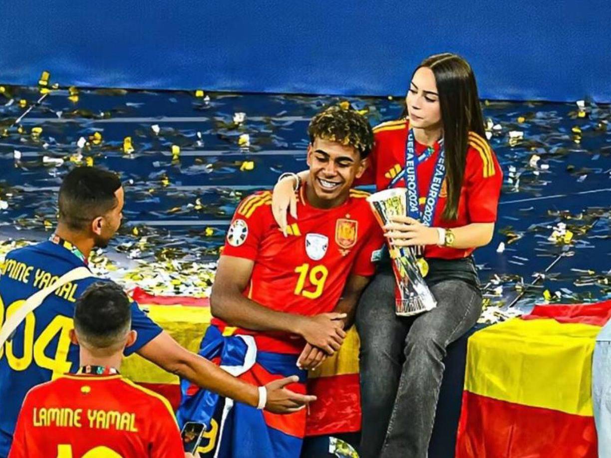 Lamine Yamal celebró la obtención de la Euro 2024; pero también lo hizo a su lado la que los medios acreditaron como su “novia”, la joven barcelonesa Álex Padilla.