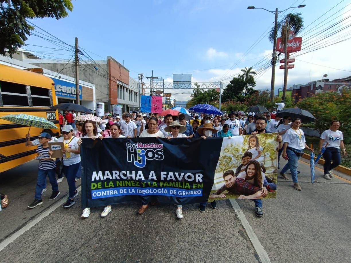 Una madre de las que participó en San Pedro Sula, que se identificó como Margarita Donaire, dijo que está “de acuerdo con que haya educación sexual en los colegios para prevenir los embarazos en las adolescentes, pero no con ideologías de género como las que nos quieren imponer”. 