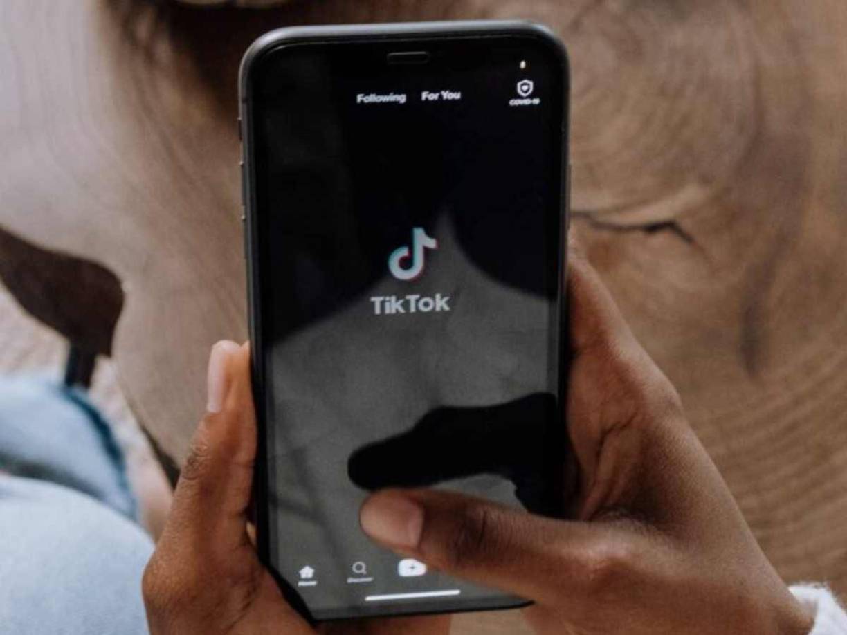 Gran polémica ha generado la aprobación del proyecto de ley que obligaría a TikTok a desvincularse de su empresa matriz en China o ser prohibido en Estados Unidos. En ese sentido, te contamos los países que ya han baneado la aplicación de videos cortos. 