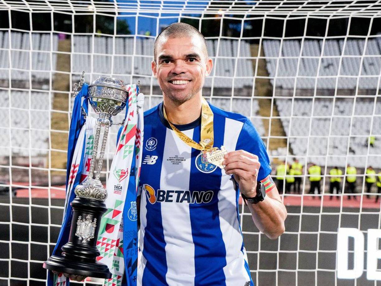 El veterano central luso-brasileño Pepe, de 41 años, no seguirá como jugador del Porto, anunció el nuevo presidente del club, André Villas-Boas. 