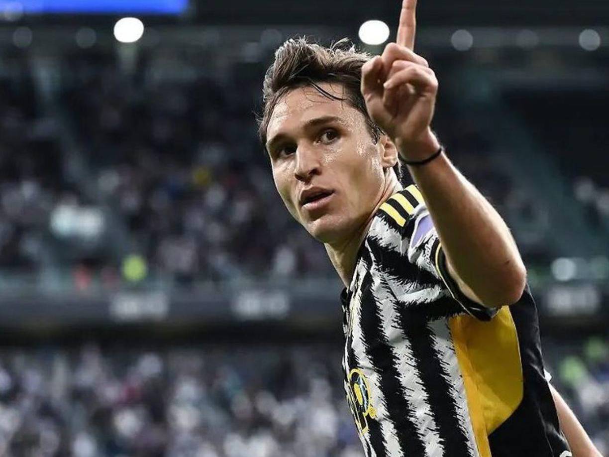 Informa Fabrizio Romano que el Liverpool tiene pláticas avanzadas con Federico Chiesa, jugador que pretende el FC Barcelona. Los culés se podrían quedar sin el extremo italiano.