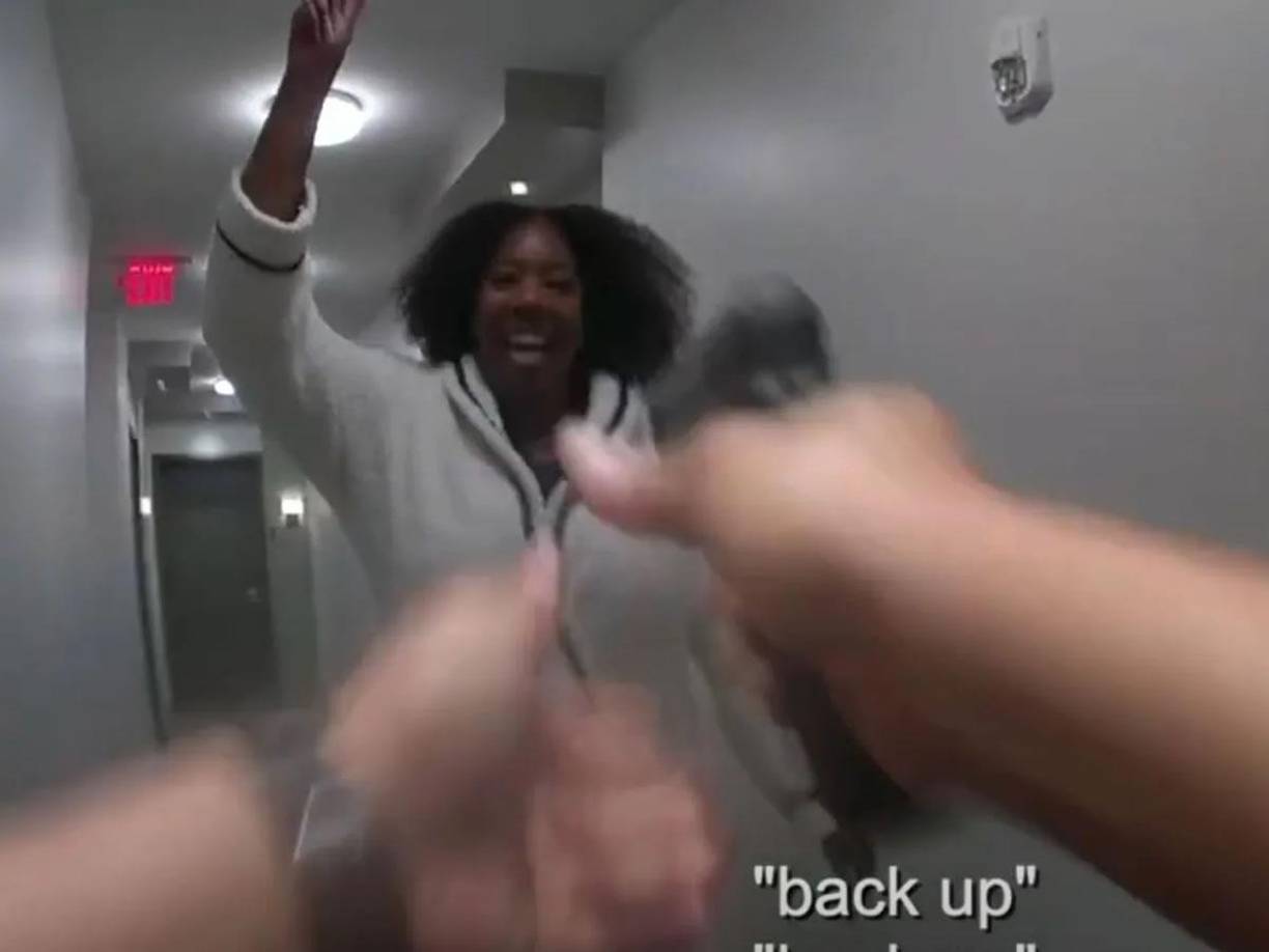 La exjugadora de baloncesto recibió asistencia médida tras recibir los disparos, pero en el hospital se confirmó su muerte.