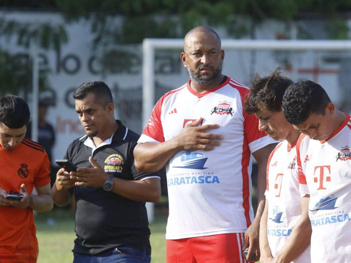 El exdefensor hondureño Muma Bernárdez encabezó la zaga defensiva del Bayern Múnich.