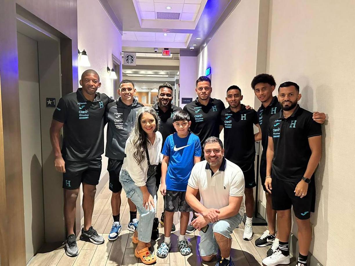 La delegación de la Bicolor llegó a la ciudad de Fort Lauderdale, Florida, y ya empezó a recibir el apoyo de compatriotas.