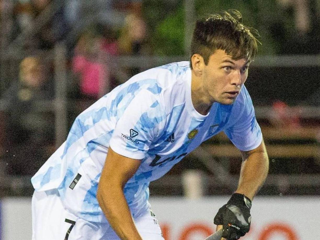 Fue parte de la delegación de Los Leones en Tokio 2020 y París 2024 y se desempeña en el <b>HC Klein Zwitserland</b> de Países Bajos, donde conoció a Jetten en 2023.