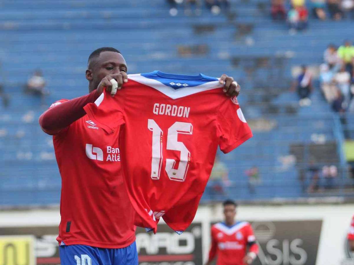 Arboleda en su segundo gol también se lo dedicó a su compañero Gordon. 