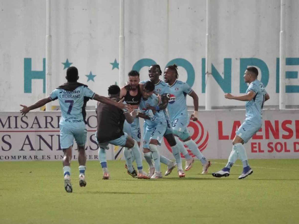 La celebración de los jugadores del Motagua tras el segundo gol marcado por Rodrigo ‘Droopy‘ Gómez.