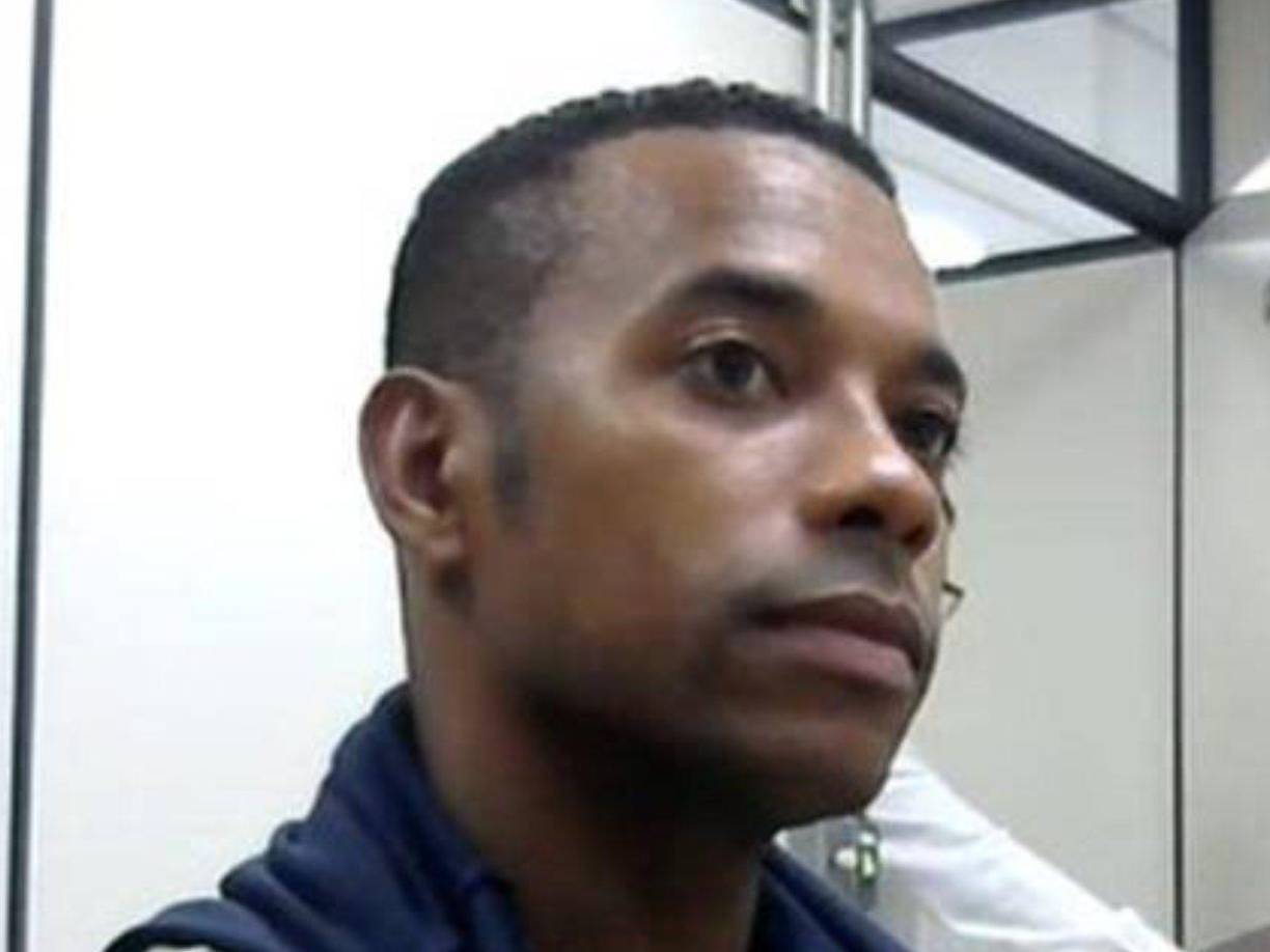 Robinho forma parte de un programa de trabajo penitenciario que está diseñado por el Instituto Universal Brasileño para enseñar a los reclusos nuevas habilidades en preparación para su futura liberación.