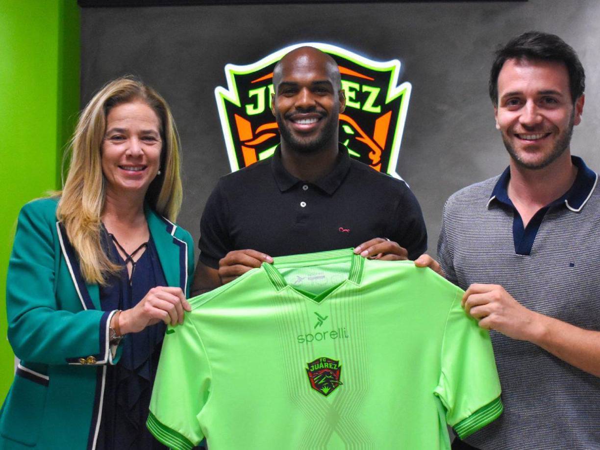 El FC Juárez de México ha fichado al delantero colombiano Óscar Estupiñán (centro). Llega procedente del Hull City de Inglaterra y firma por tres años.