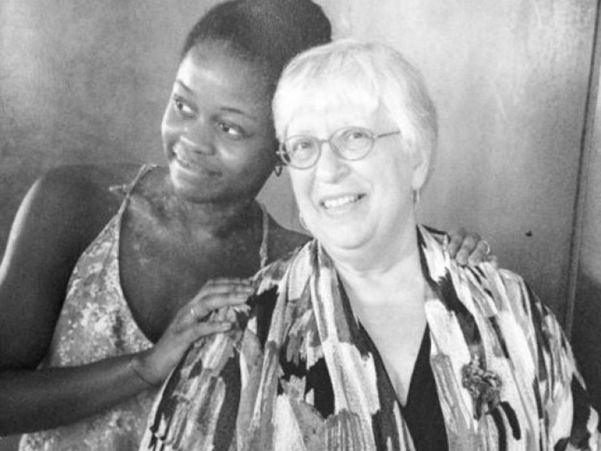 La madre de Michaela padecía “ una enfermedad hereditaria e insuficiencia cardíaca” que la aquejó por años y, según el mensaje de Volinski, entró al procedimiento sin saber sobre la muerte de la bailarina, a quien adoptó.