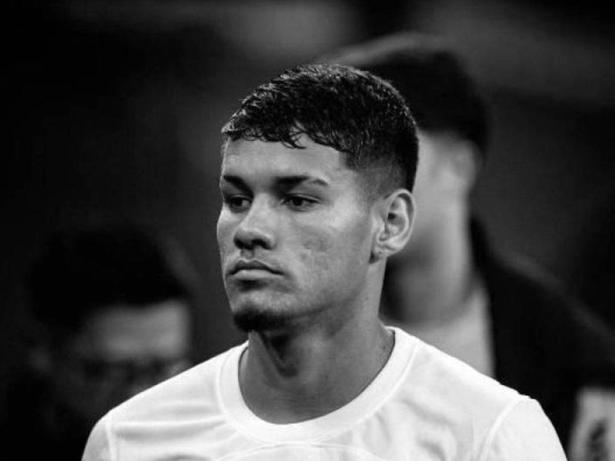 El jugador brasileño inmediatamente pidió ayuda a emergencia y cooperó con el personal de salud desde el primer momento. La joven murió en el hospital después de sufrir cuatro paros cardíacos.