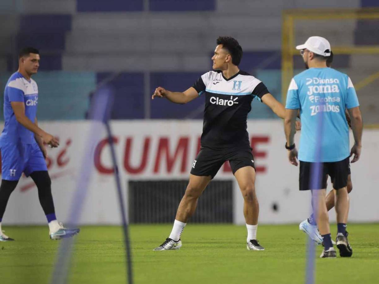 Procedente desde Rumania llegó el defensor Denil Maldonado. Será uno de los zagueros centrales en el duelo ante México.