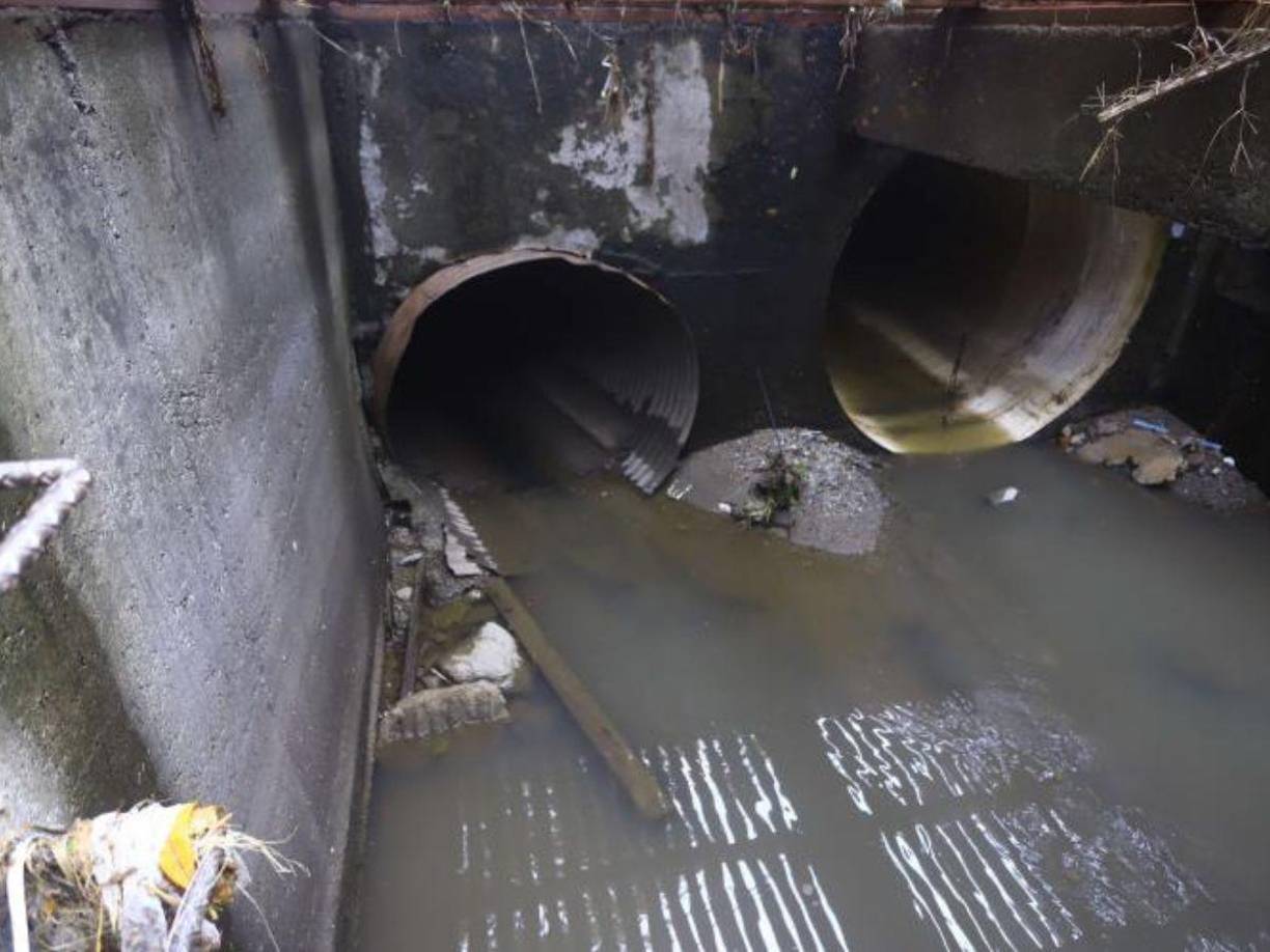 El problema puntual de la 13 calle de San Pedro Sula no es porque en el pasado haya cruzado una quebrada como algunos creen....