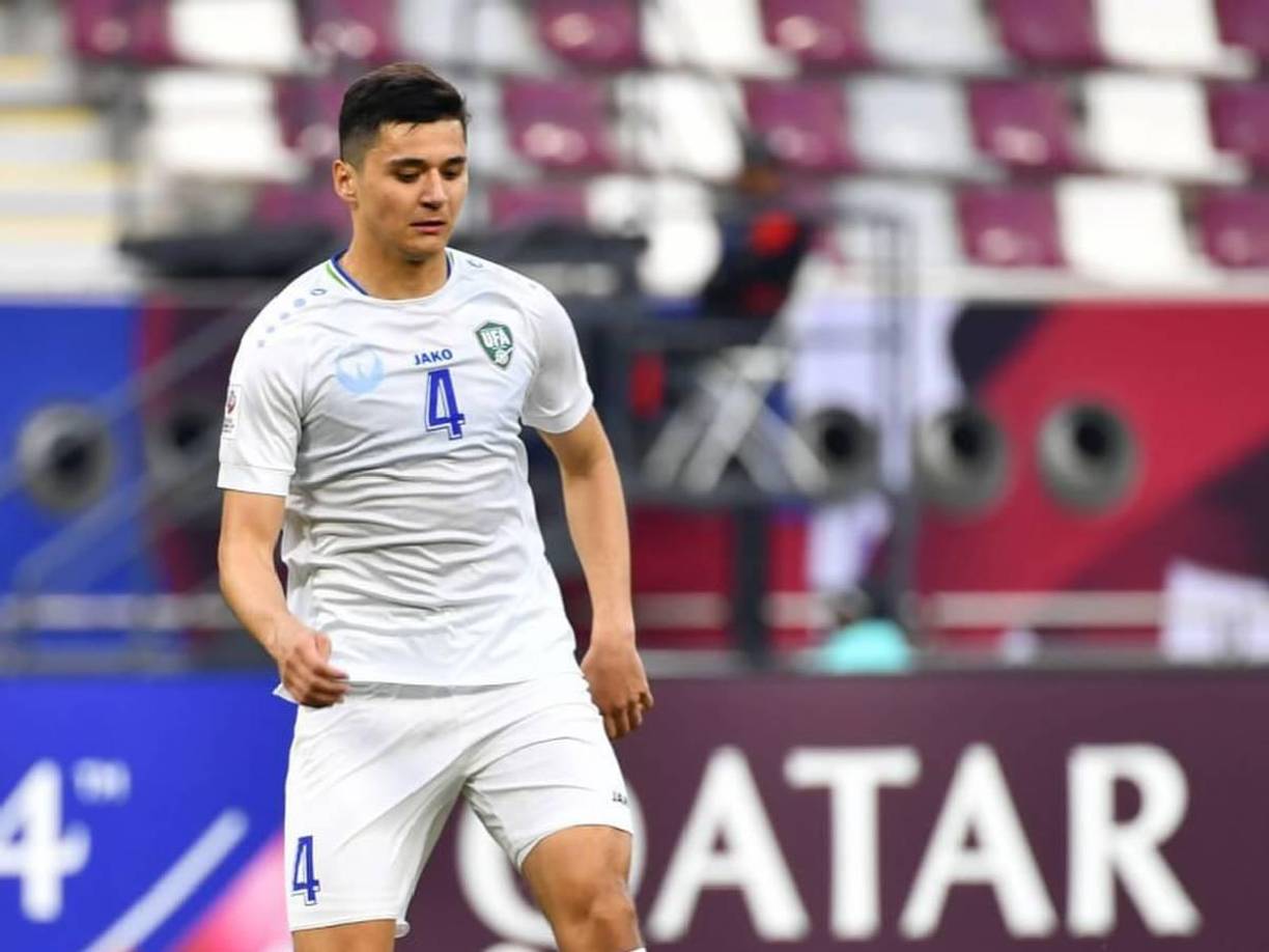 Según informa fichajes.com, uno de los favoritos para Luis Campos en el PSG es el defensor Abdukodir Khusanov (20 años), que milita en el Lens.