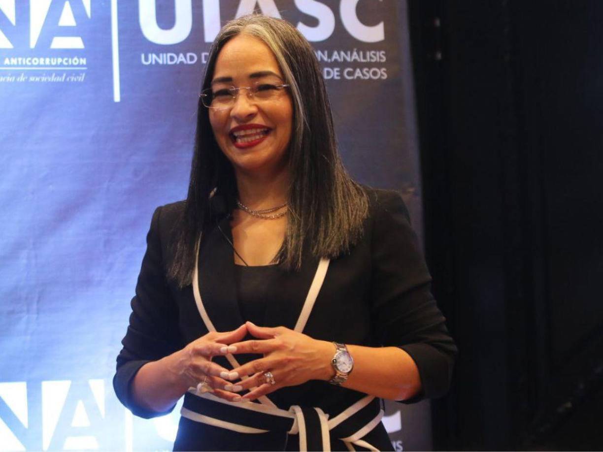 “Cuando el negocio de la política es redondo, la legalidad de la presidencia del Congreso Nacional no cuadra”, escribió la directora del CNA.