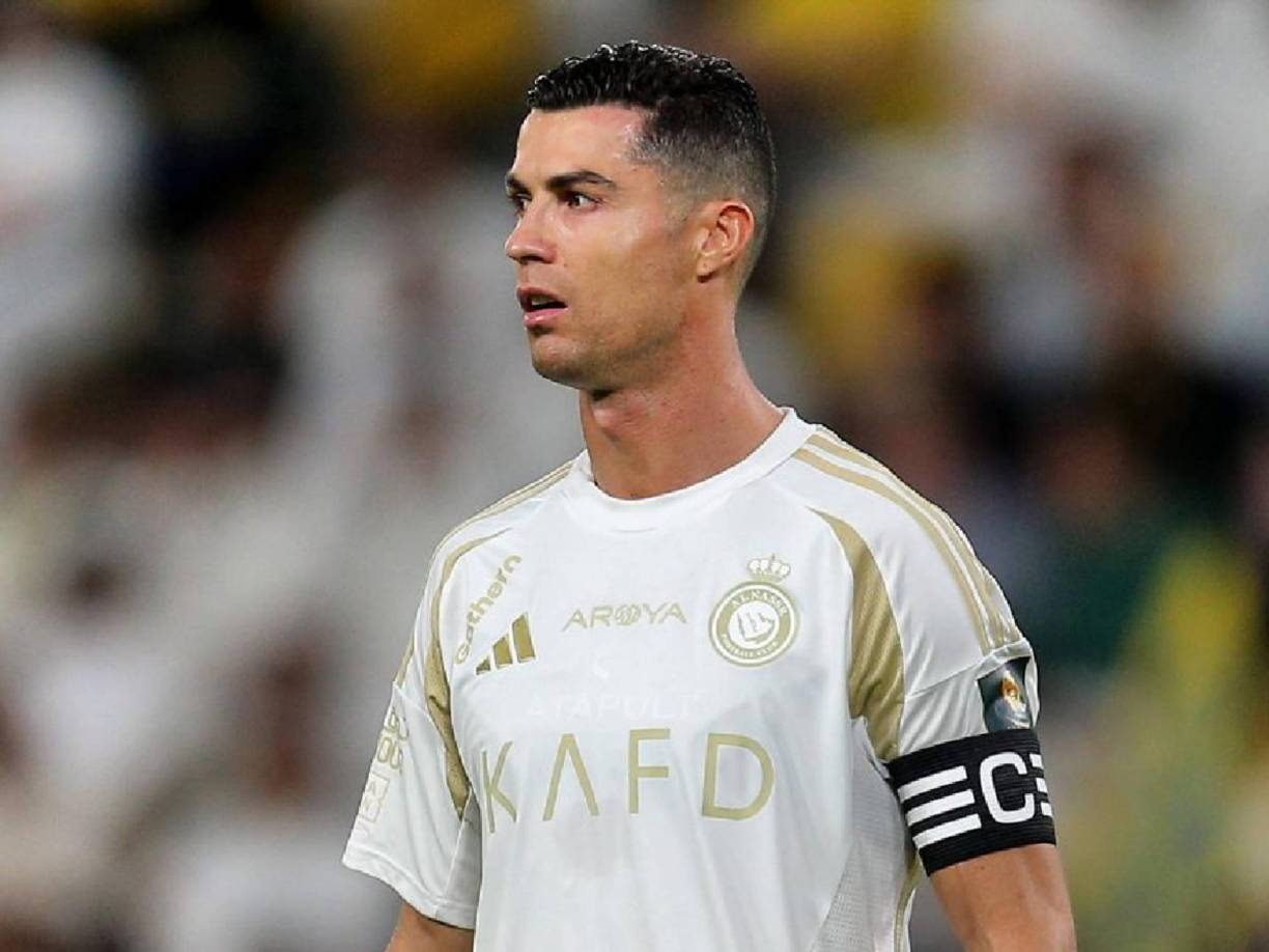 La prensa turca publicó en las últimas horas que José Mourinho mantuvo una llamada con Cristiano Ronaldo y le ofreció jugar en el Fenerbahce de Turquía.