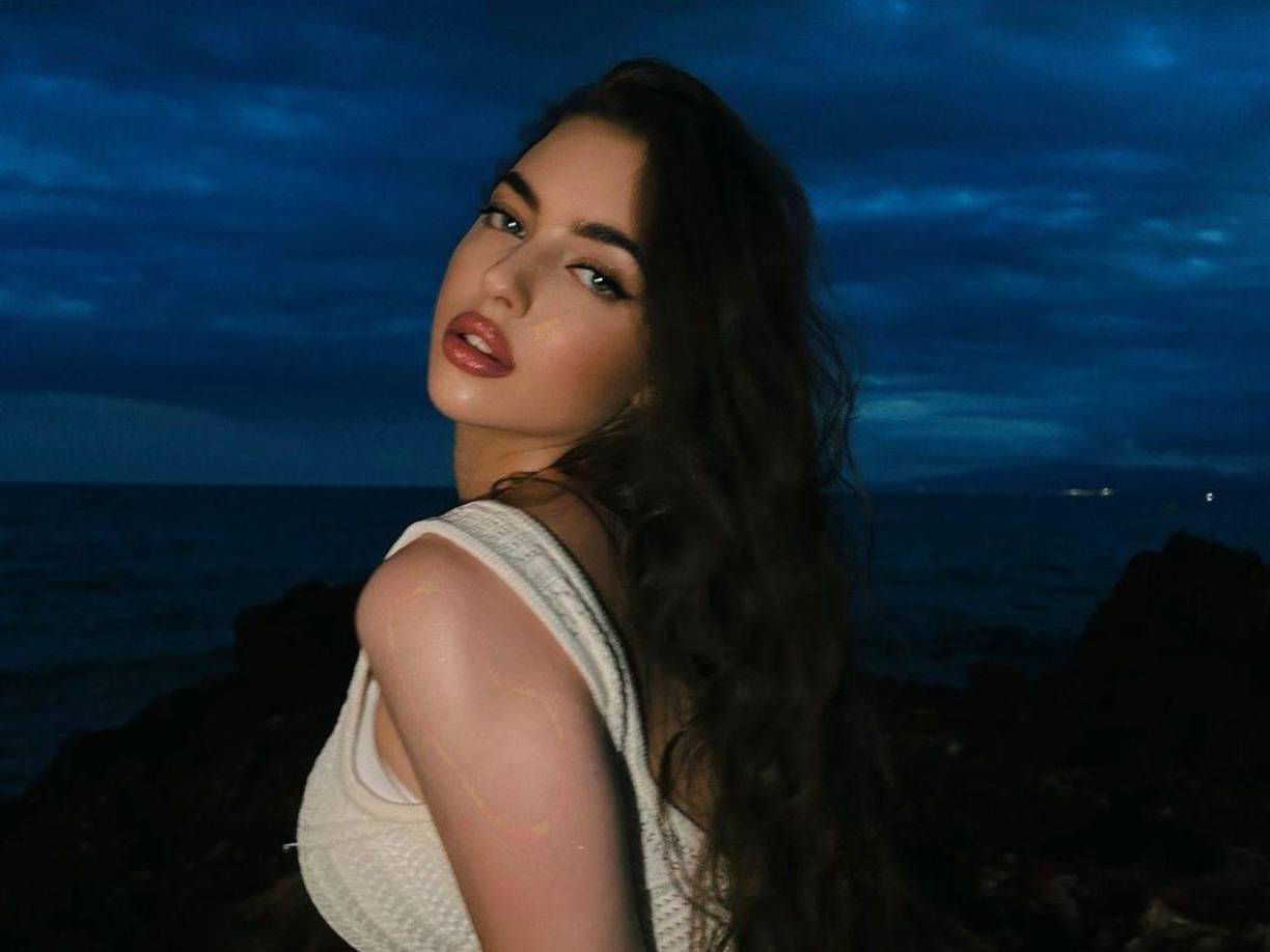 Yamal empezó a seguir a una modelo rusa llamada Alisa, dándole Me Gusta a las fotografías de la chica.