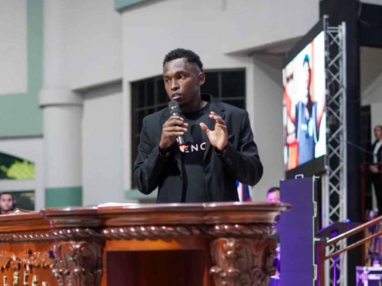 Alberth Elis se ha encargado de compartir su testimonio en diferentes iglesias luego de haber estado en coma inducido. 