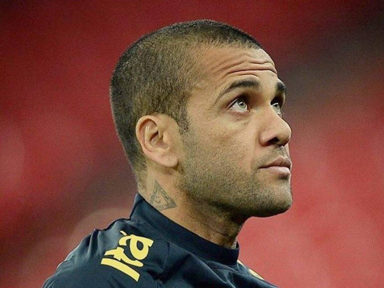 Dani Alves: El exjugador brasileño es el segundo jugador con más títulos en la historia del fútbol ya que obtuvo 43 campeonatos.