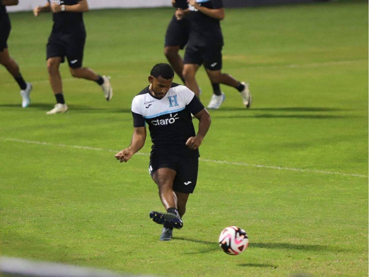 Pero muchos aficionados hondureños se hacen una pregunta, ¿quién es y en qué equipo juega Juan Carlos Obregón?