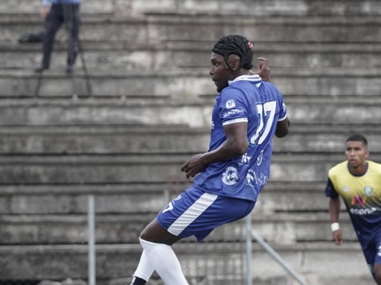 El primer gol de Alberth Elis llegó desde el punto penal.