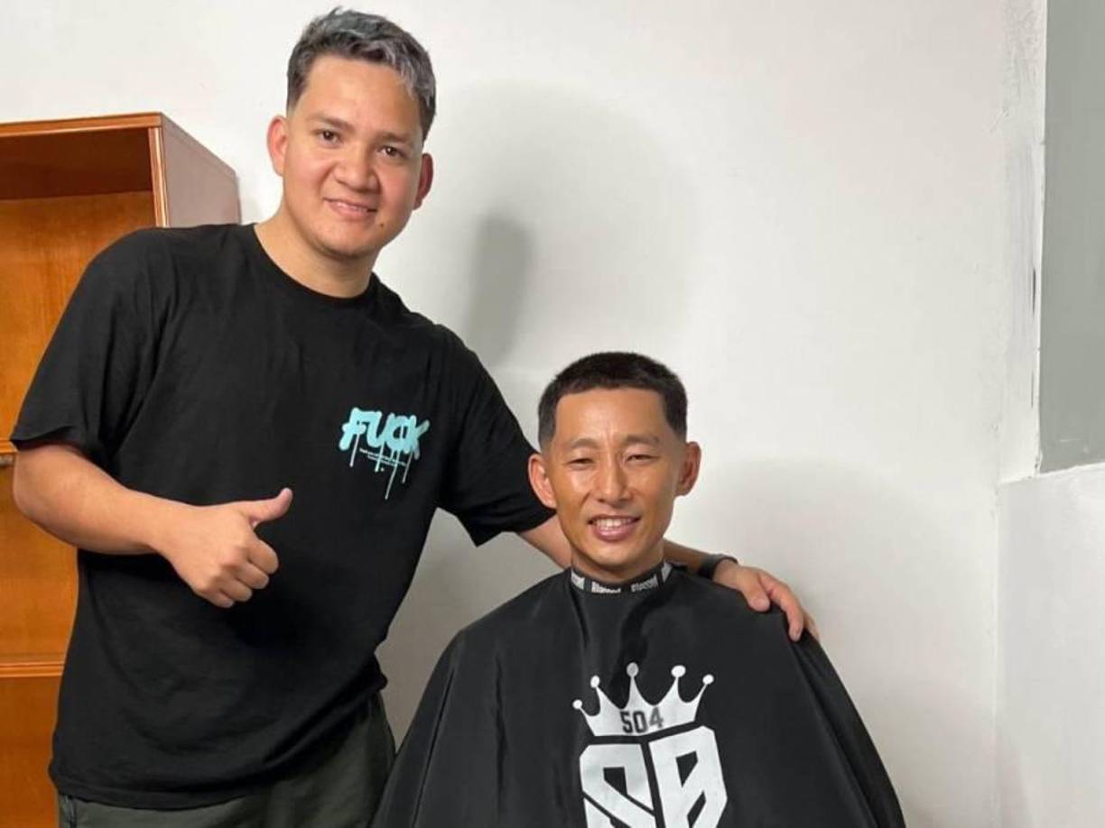 Incluso tuvo tiempo para hacer un corte de pelo.