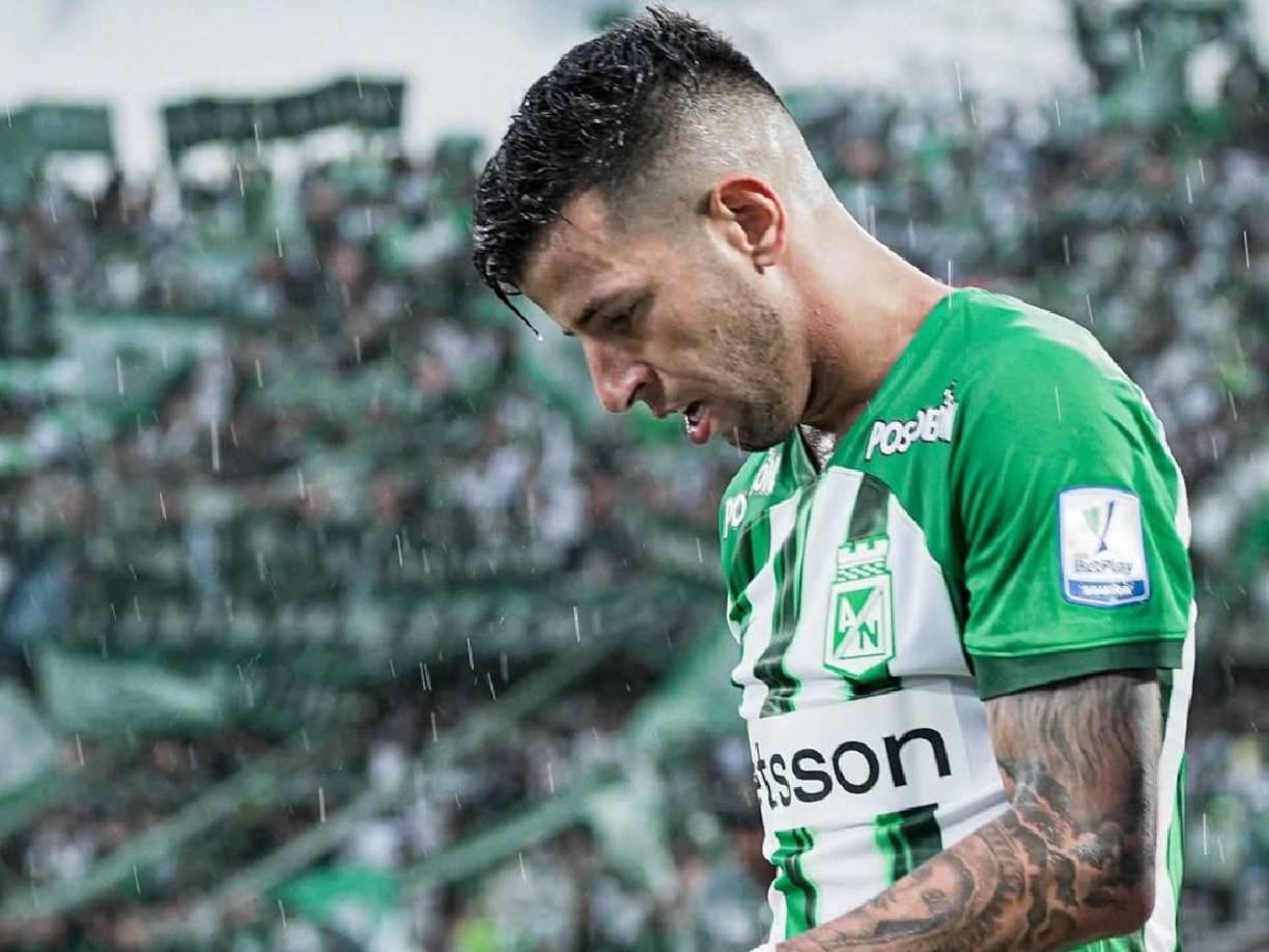 El jugador milita en el Atlético Nacional de Colombia. Cuenta con más de 700 mil seguidores en Instagram. 
