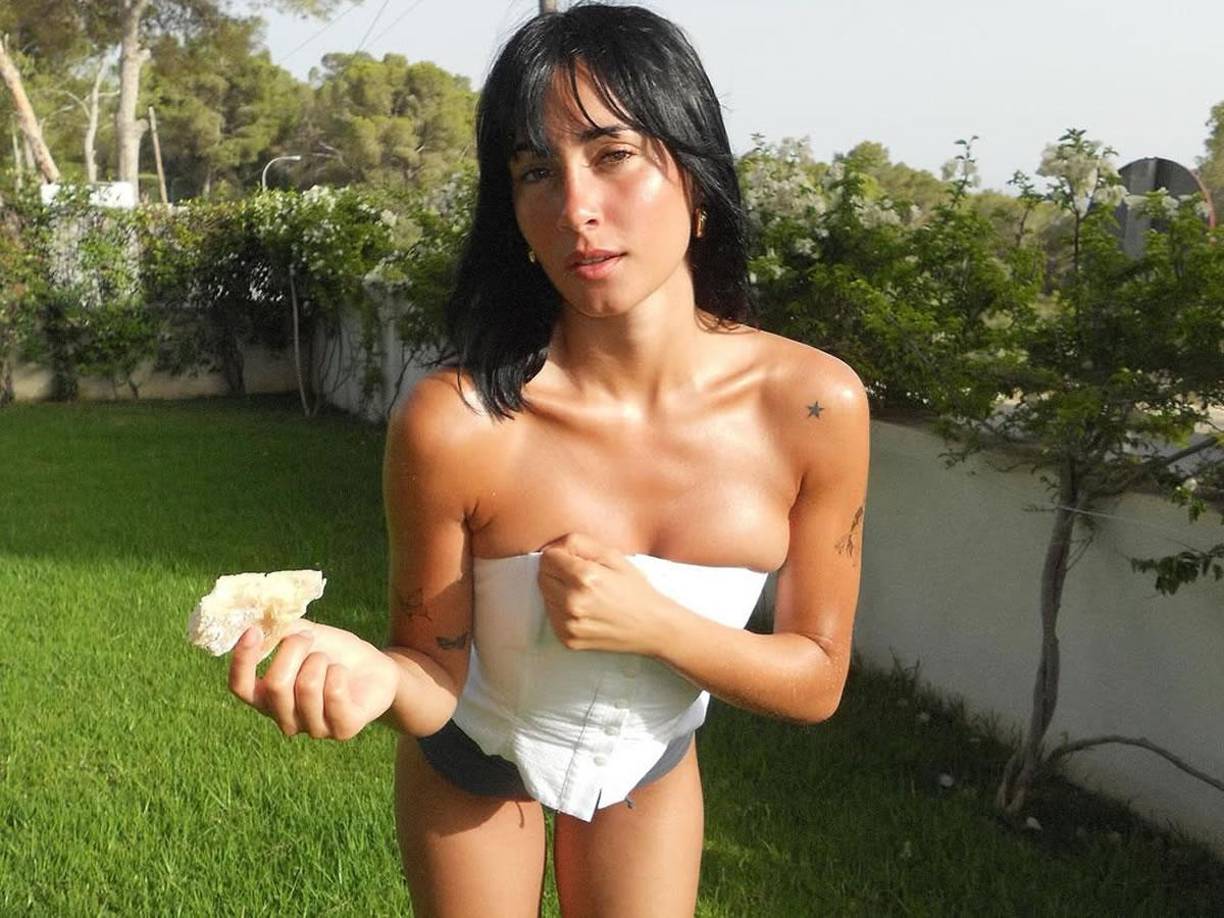 Tras finalizar en diciembre de 2022 una relación de casi cuatro años con el actor Miguel Bernardeau, Aitana inició en agosto de 2023 un romance con el cantante colombiano Sebastián Yatra. Sin embargo, esta relación concluyó y desce entonces la artista ha sido relacionada con varios hombres.