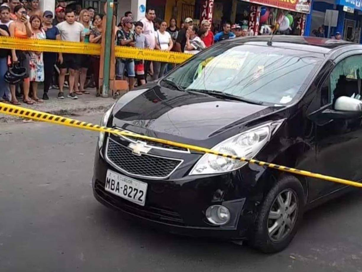 Gaby Carolina Holguín Bailón fue atacada a balazos cuando se conducía en su carro tipo turismo negro con de placa MBA- 8272.