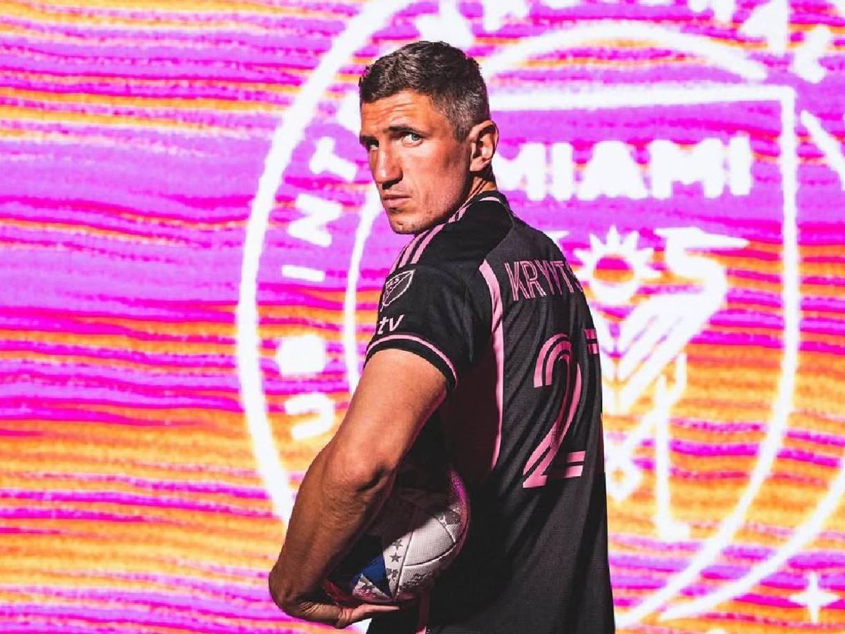 2- El futbolista ucraniano, Sergii Kryvtsov se quedó sin contrato y han decidido no renovarlo.