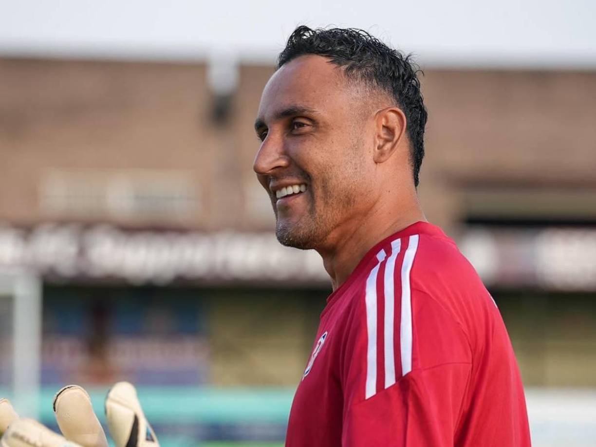 Según informó el canal deportivo TyC Sports de la Argentina, tras la lesión de Sergio Romero apareció el nombre de Keylor Navas.