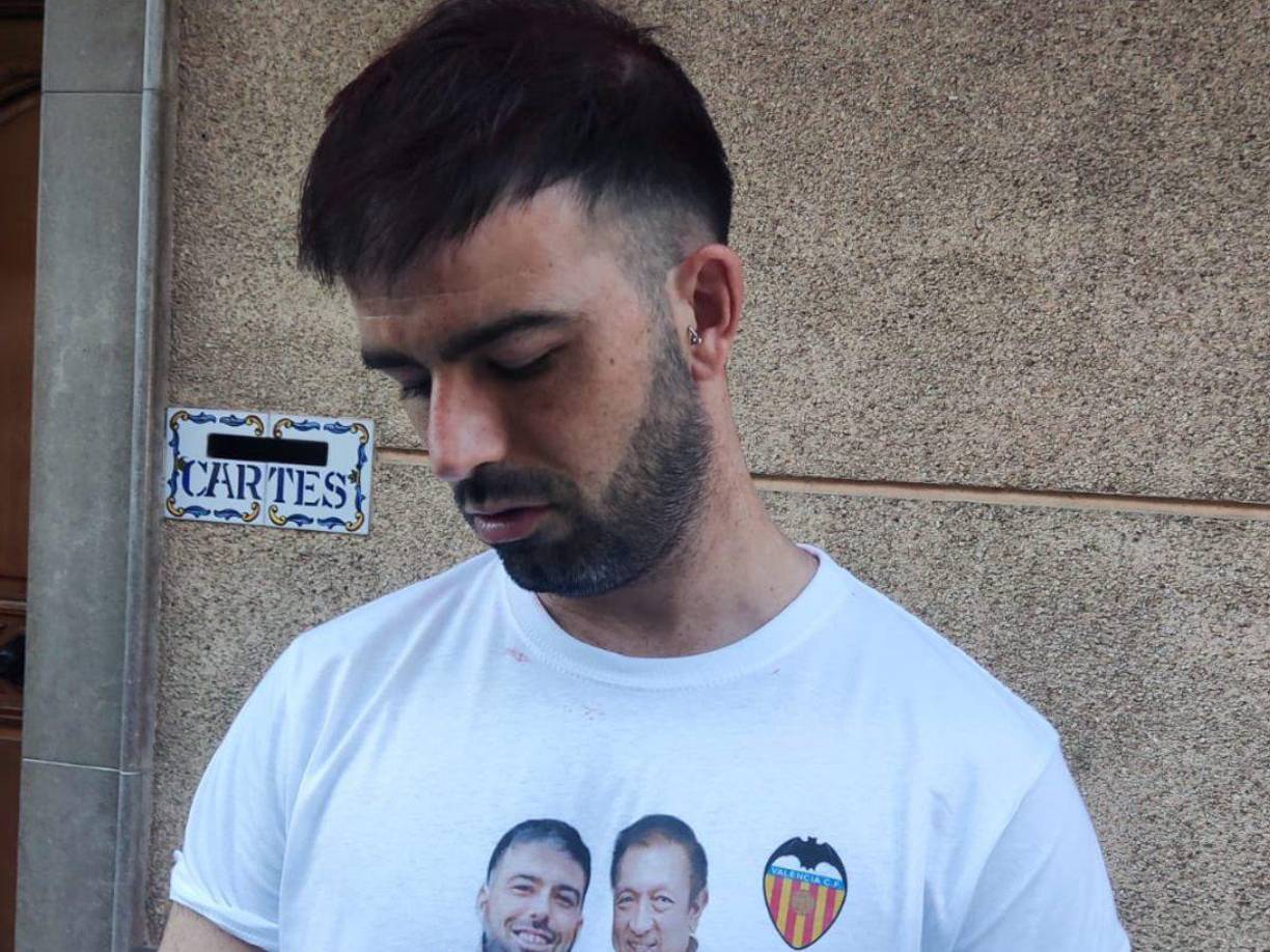 Los fans del Valencia en numerosas ocasiones han solicitado el adiós de Peter Lim, quien es el propietario del equipo y su gestión ha sido penosa al extremo que el club corre riesgo de un descenso que sería fatal para una histórica institución 