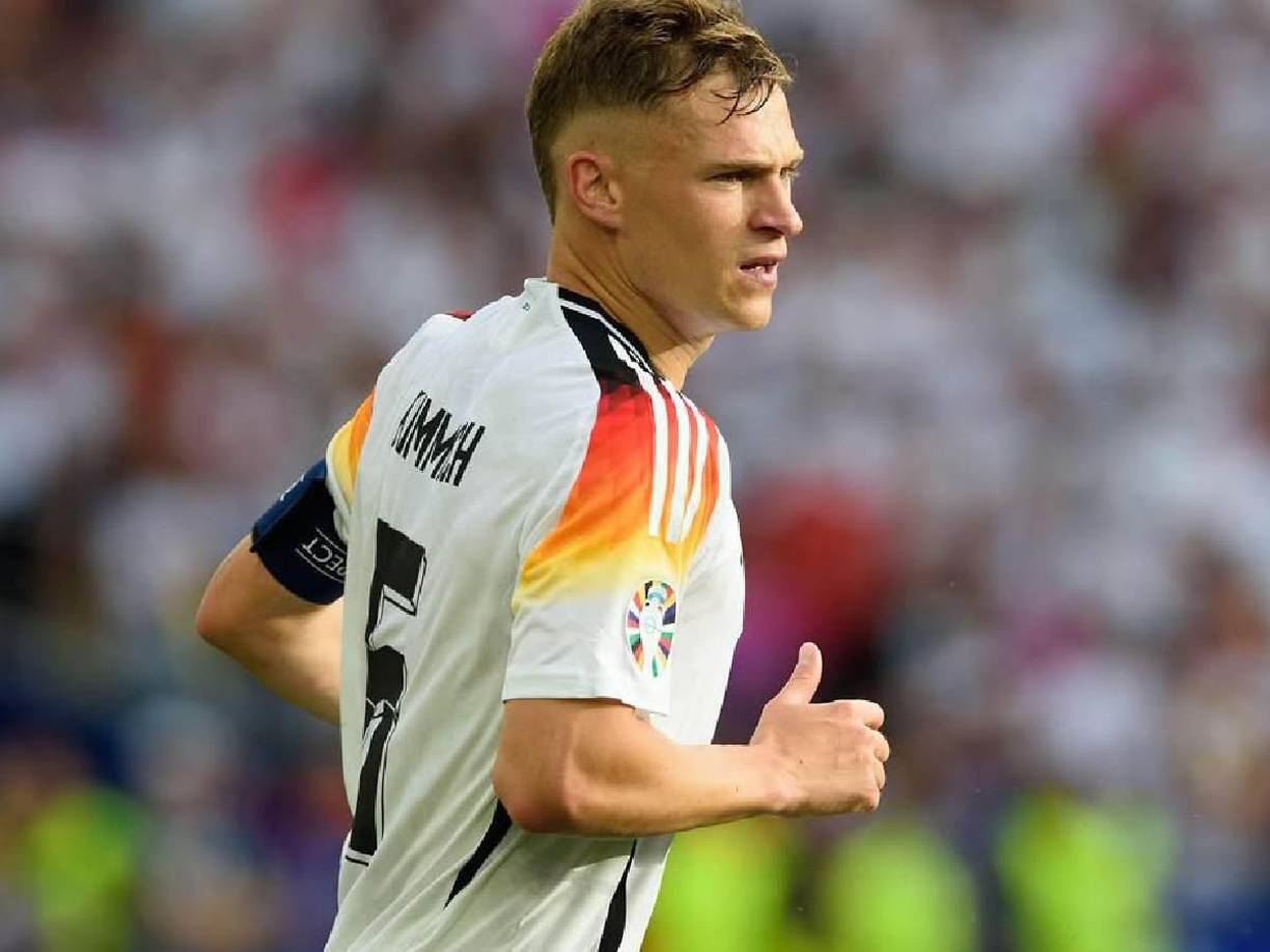 Según Sky Sports, el Bayern Munich le ha dado un ultimátum a Joshua Kimmich para conocer si va a renovar o no con el club. El Barcelona está atento a su situación.