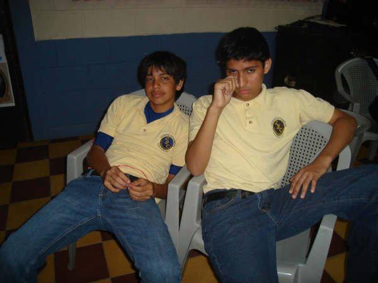 En Honduras estudió en el Liceo Bilingüe Centroamericano de la Colonia Los Álamos de San Pedro Sula. En Estados Unidos en la Capital Christian School.