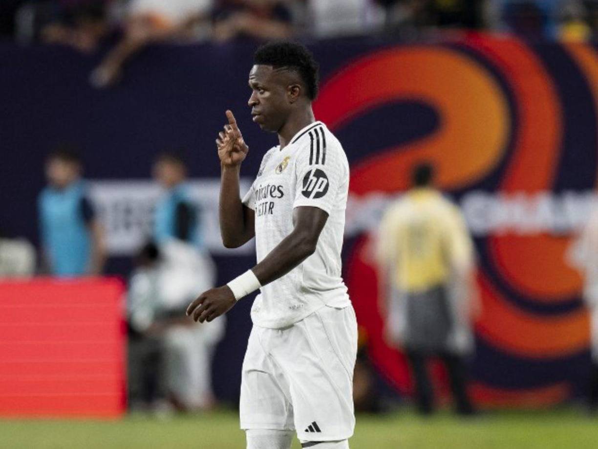 Vinicius se marchó molesto por la derrota ante el FC Barcelona.