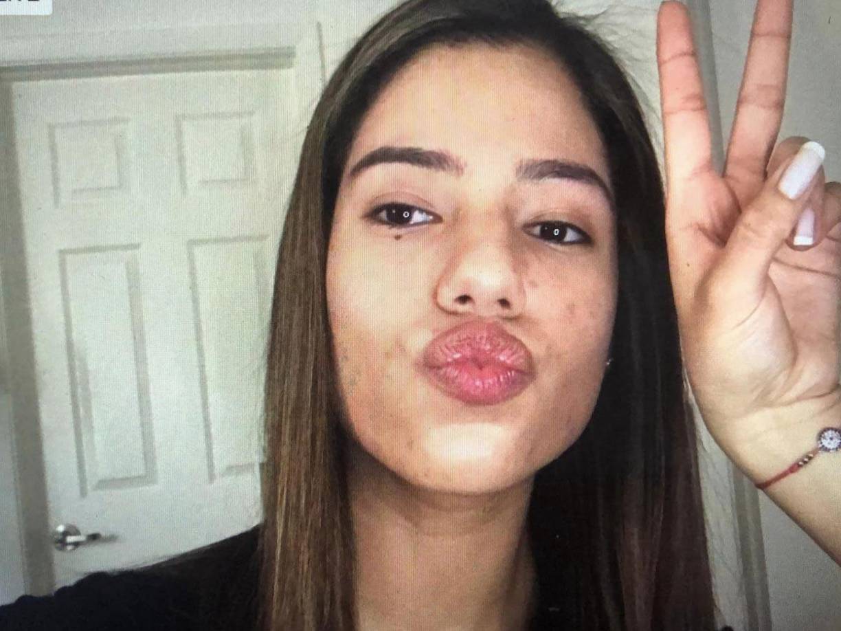 Daniela, al ver que Serrano estaba más ebria, se ofreció a llevarla a su casa.