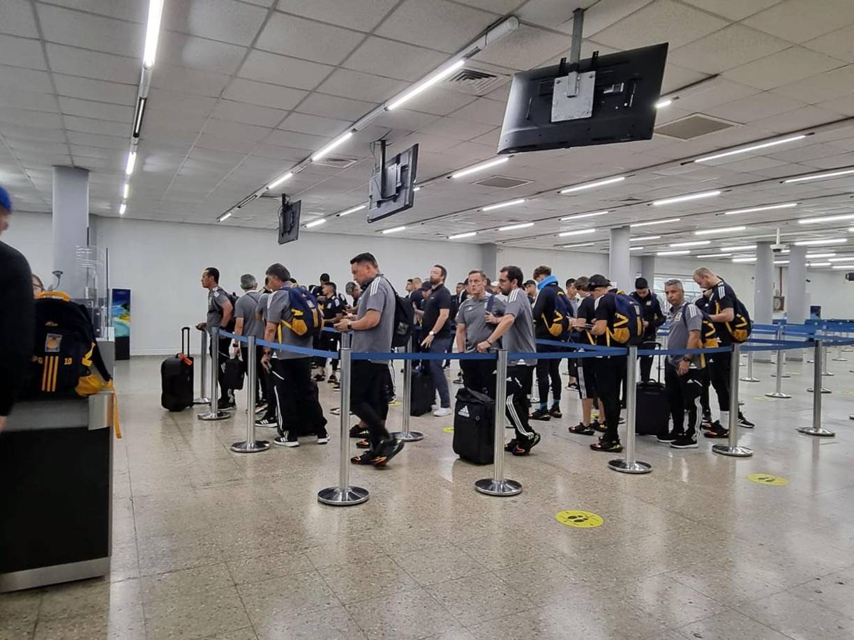 Mientras el Motagua entrenaba en el Olímpico, la plantilla de Tigres pasaba por Migración del aeropuerto Ramón Villeda Morales.