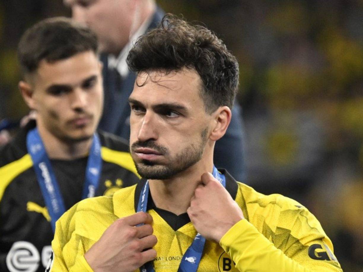  El defensa del Borussia Dortmund Mats Hummels indicó, tras la derrota de su equipo en la final de la Liga de Campeones ante al Real Madrid, que la clave estuvo en que cometieron “pequeños errores” y el conjunto español “dio el golpe”.